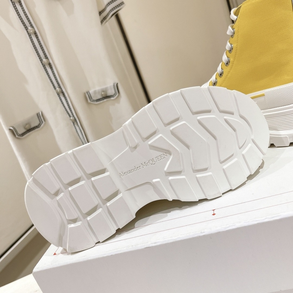 👑👑Alexander McQueen Nice sneakers 👟👟 - Picture 3 of 9